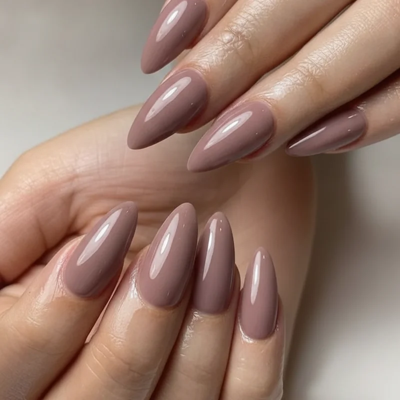 Press-on college nails in a school-appropriate medium length set for busy class schedules