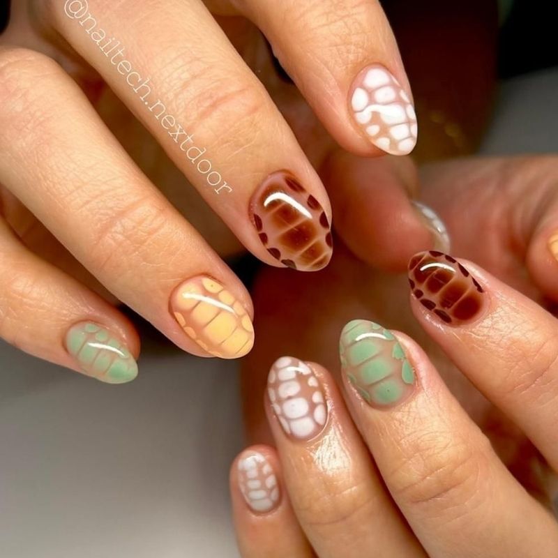Advanced crocodile print nails using blooming gel with realistic scale texture pattern