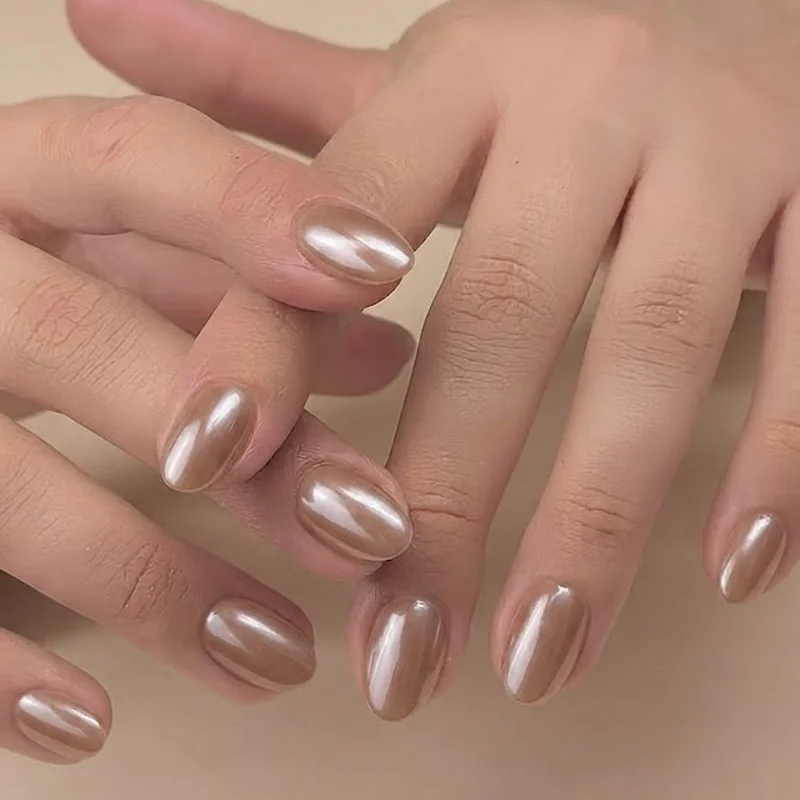 Brown chrome glazed donut nail finish for fall with a mirror-like high shine effect