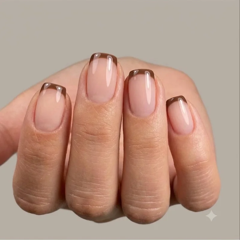 Short fall nail accent nail design with plaid pattern and leaf motif on ring finger