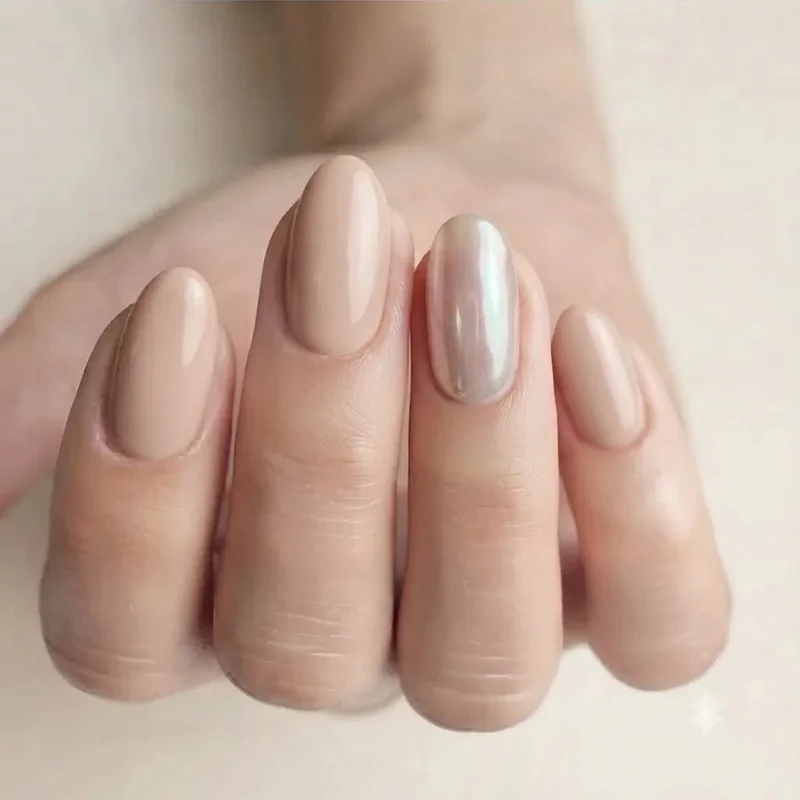 Chrome and pearl glazed accent nail on short manicure with one statement finish