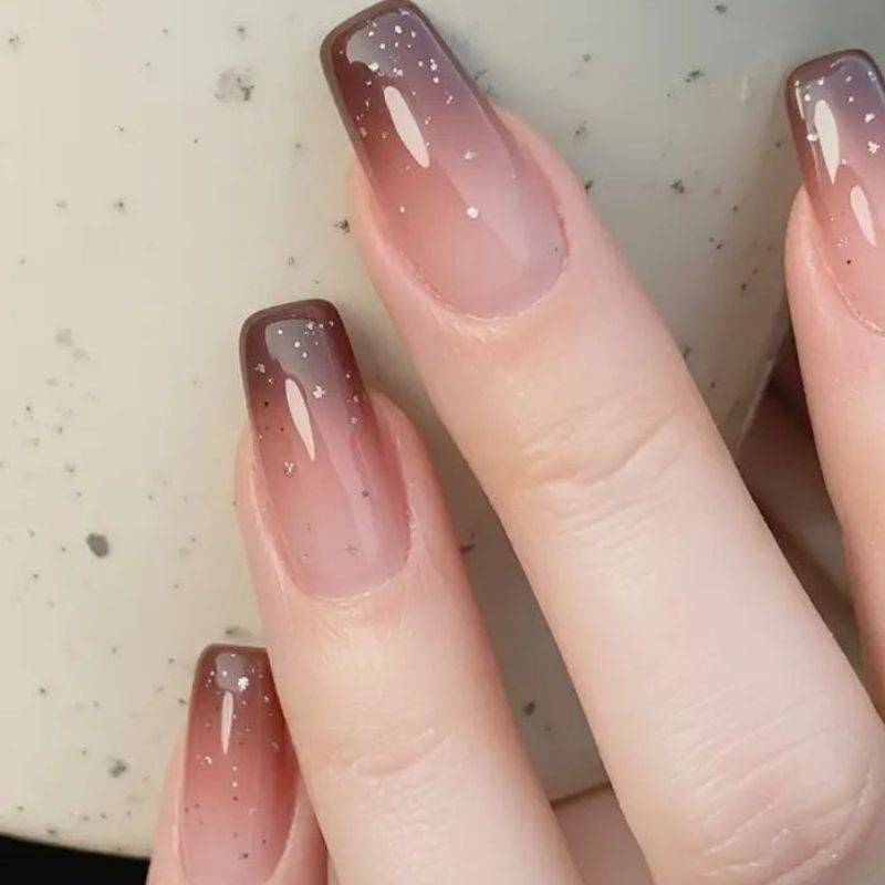 Press-on nails versus gel manicure durability comparison for vacation wear