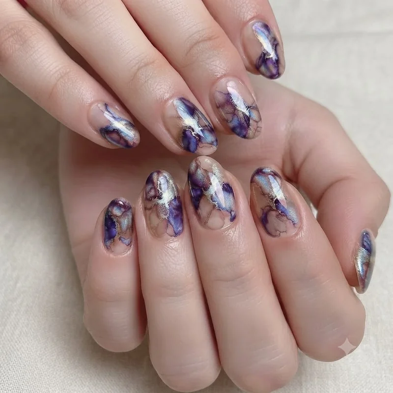 Single accent nail featuring fine line abstract art in earthy tones