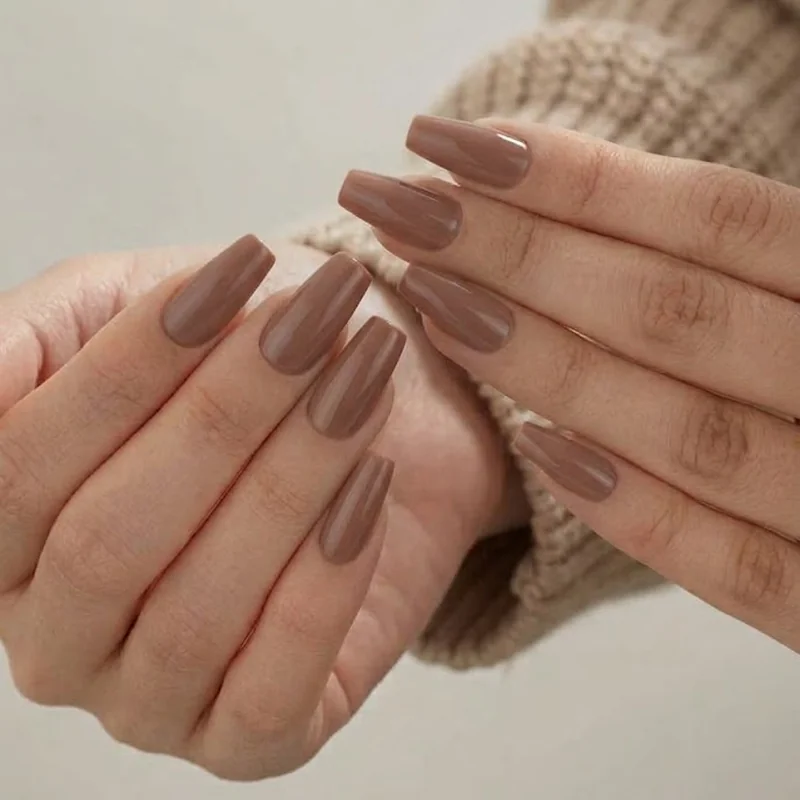 Mocha brown winter nail colors 2026 manicure with warm undertone on natural nail length