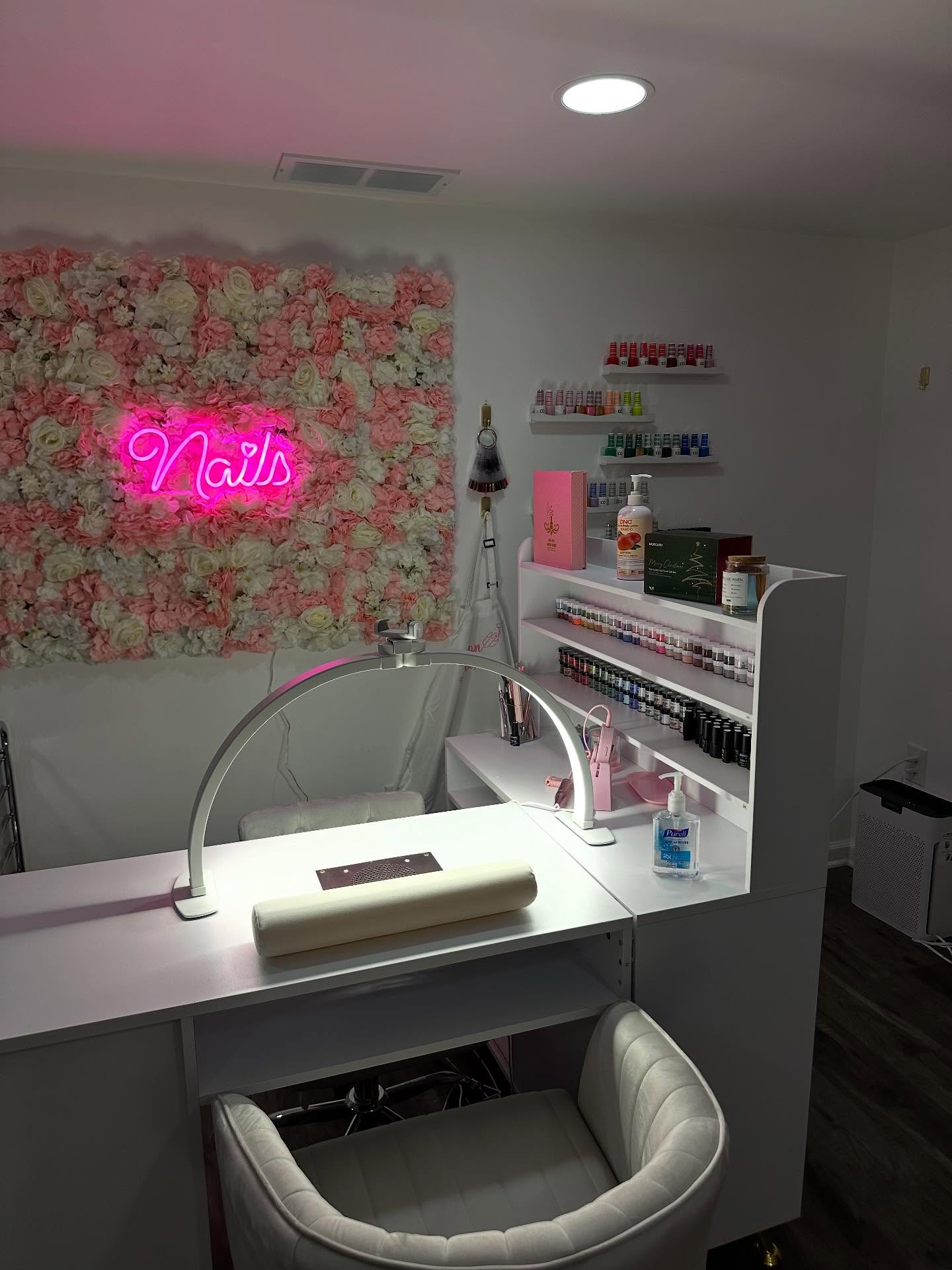 Nail Tech Shelby Township Michigan: Meet Peyton Combs