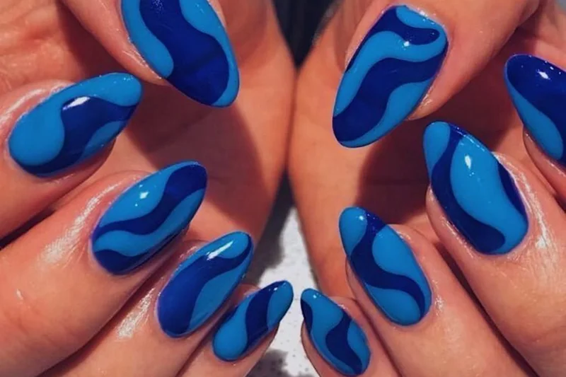 Diagram showing three stroke nail polish application method with center stroke left side and right side stroke technique