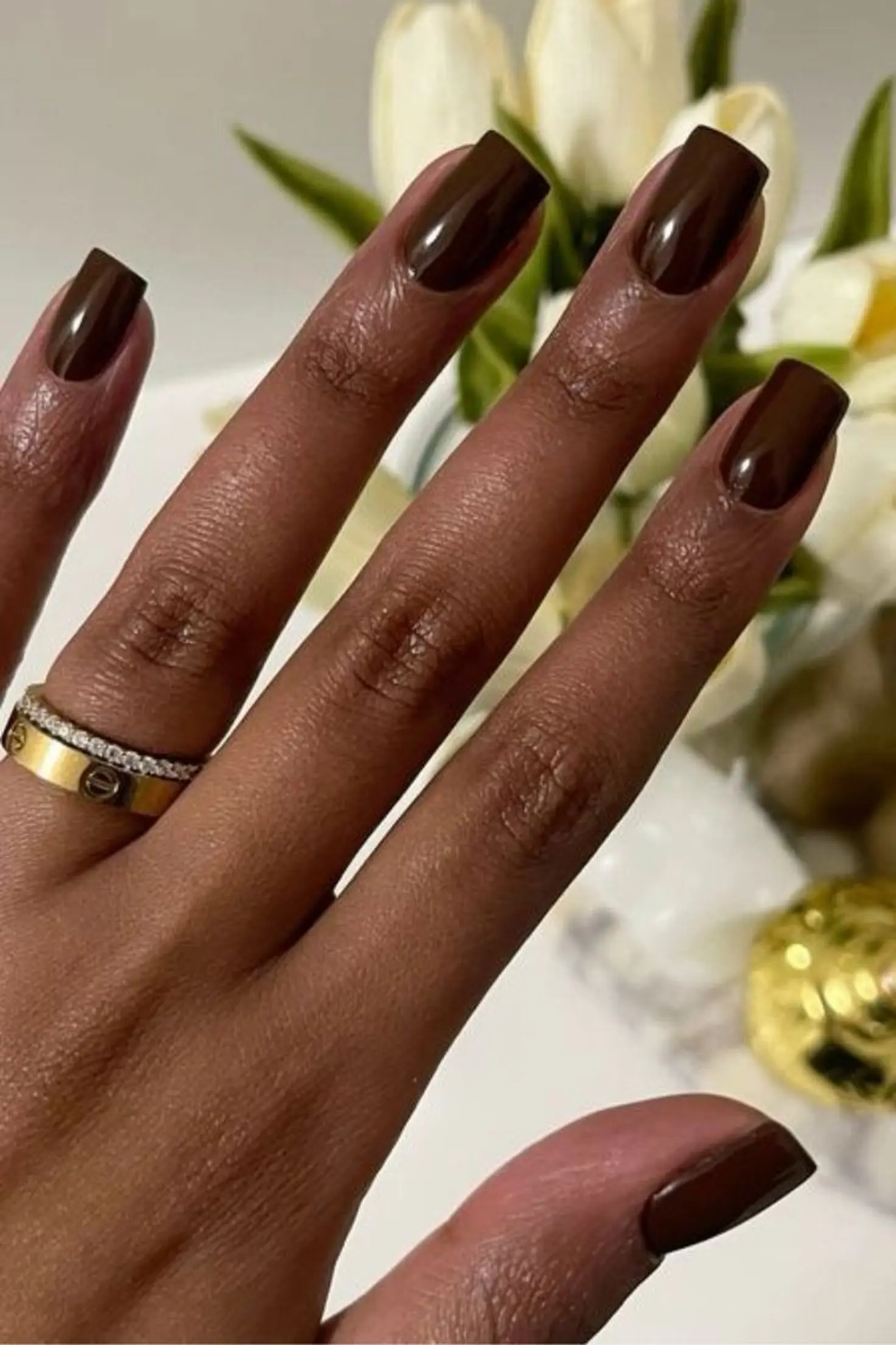 Hazelnut brown short nails with light chocolate color creating everyday elegant winter manicure style perfect for casual wear 2025