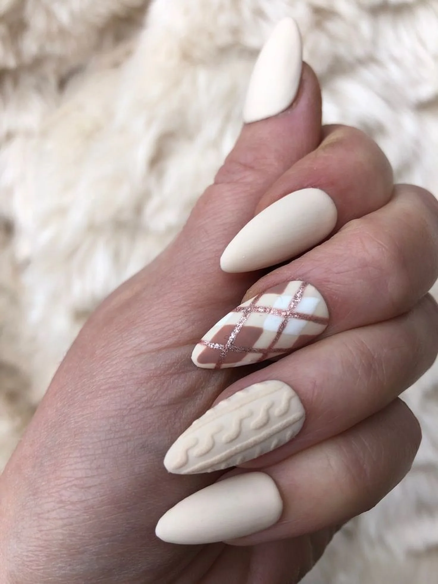 Cream minimal geometric nails with simple clean modern design creating elegant minimalist winter nail art perfect for understated style