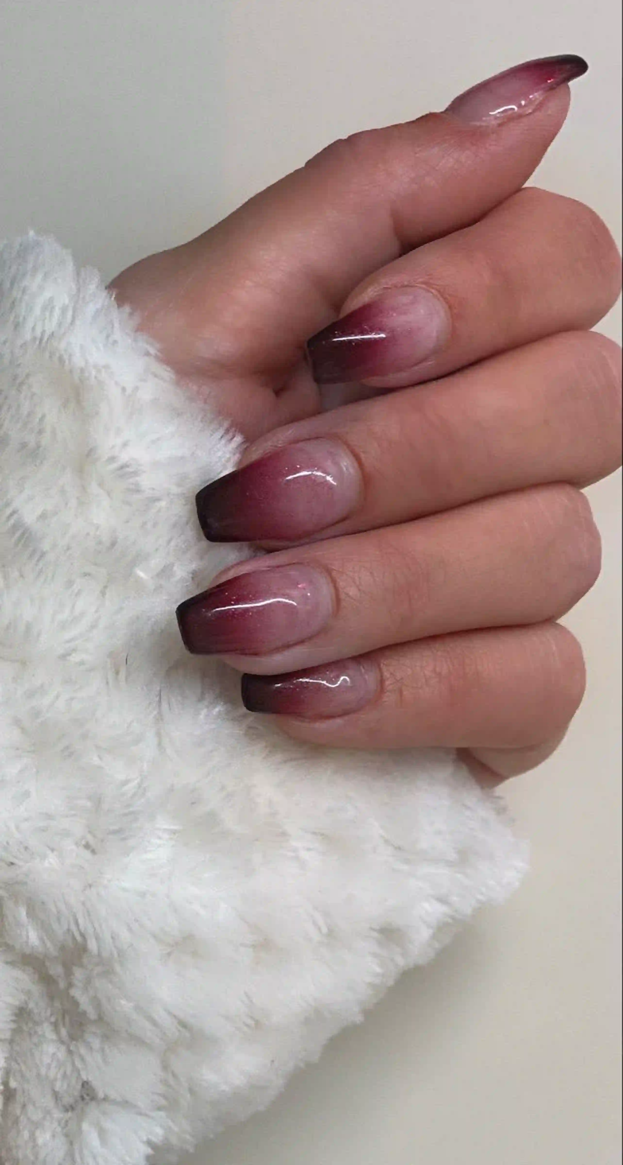 Maroon burgundy ombre deep red gradient elegant nails creating winter sophisticated manicure luxe