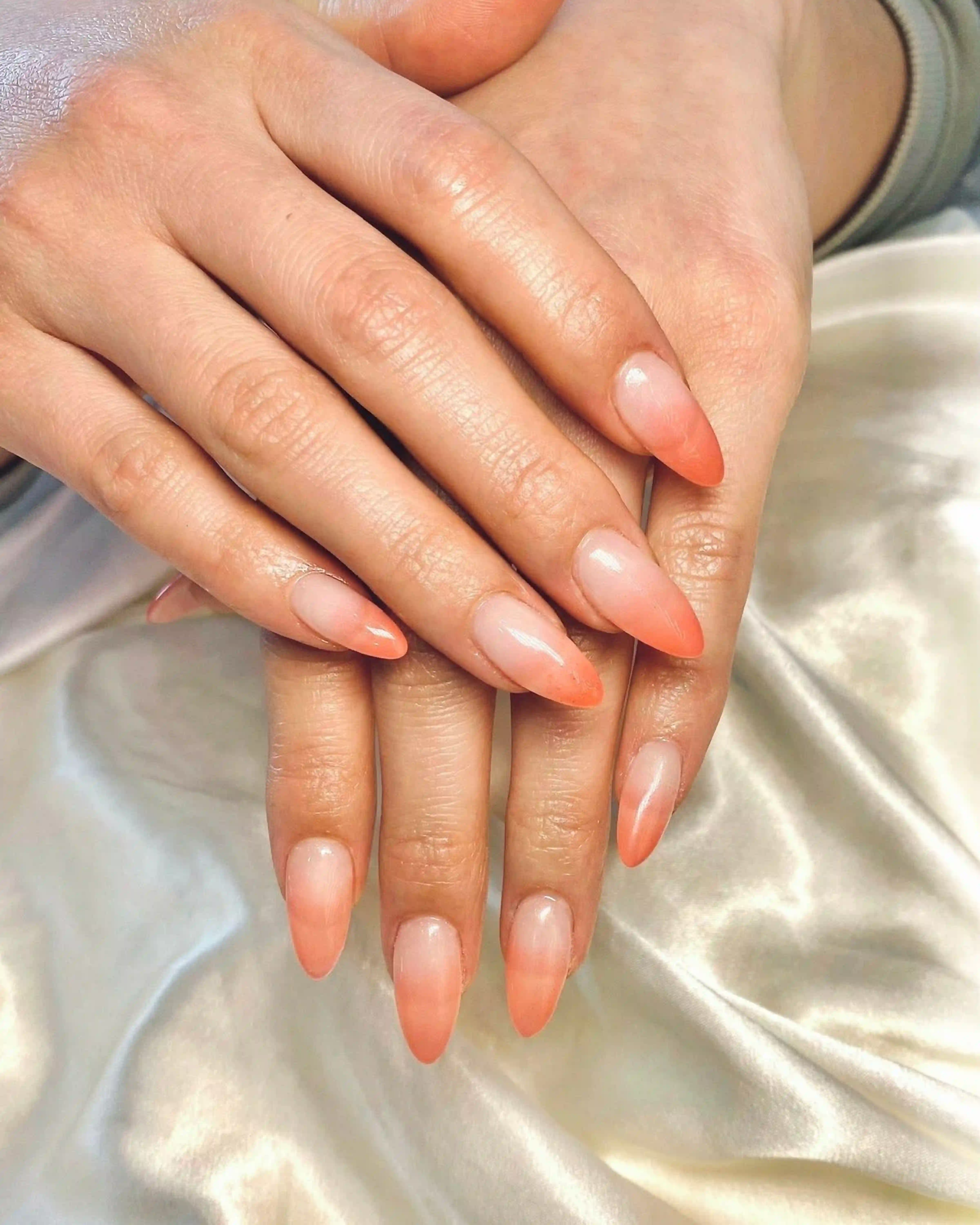 Peachy pink ombre coral gradient soft romantic feminine nails creating sweet summer manicure warm