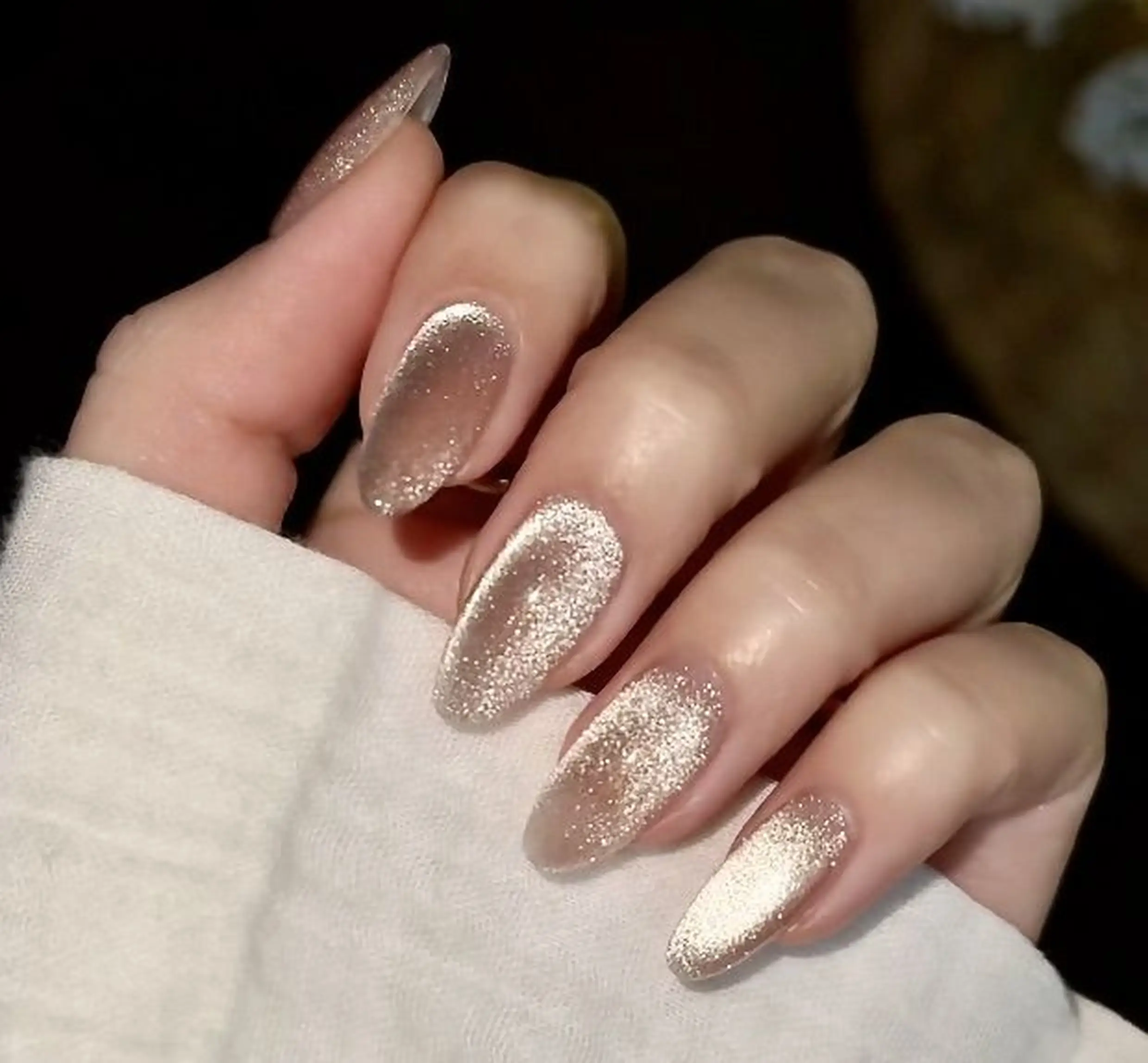 Velvet & Cat-Eye Winter Nails
